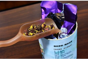Detail of translucent frosted tea scoop with dried Kunlun Snow Daisy in packaging
