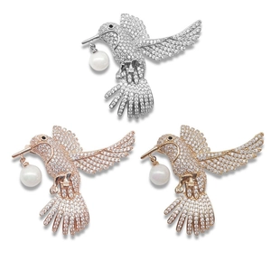 Elegant gold-plated hummingbird pearl brooch with zircons in three metallic finishes