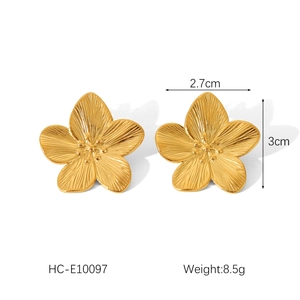 Detailed view of 18K gold-plated flower studs showing dimensions and brushed texture