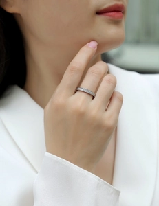 Detailed view of an S925 sterling silver eternity ring with pavé-set moissanite stones