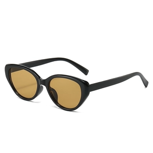 Occhiali da sole cat-eye triangolari retrò con montatura nera lucida e lenti marroni