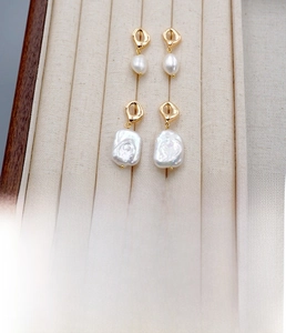 Detailed view of baroque pearl earrings with irregular golden copper metal clasp and specifications