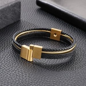 Bracelet multicouche homme en cuir tressé noir avec chaîne serpent dorée et fermoir magnétique