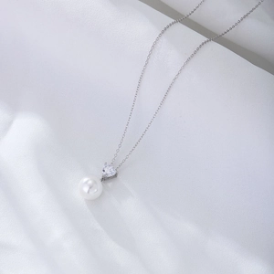 Elegant s925 silver necklace featuring a heart-shaped zircon and a lustrous round pearl