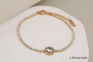 Detail of a gold-plated tennis bracelet with white zircon and 18.5cm length label