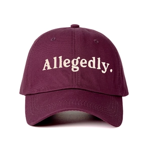 Casquette de baseball bordeaux classique avec broderie Allegedly et visière courbée