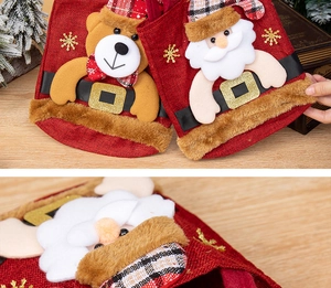Détail de sacs cadeaux de Noël avec motifs 3D du Père Noël et de l'ours en toile de jute