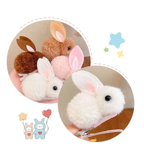 Vue détaillée de pinces à cheveux lapin en peluche douce en plusieurs couleurs pour enfants