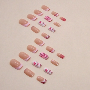 Kit unghie finte rosa french con cuori labbra rosse e dettagli glitterati
