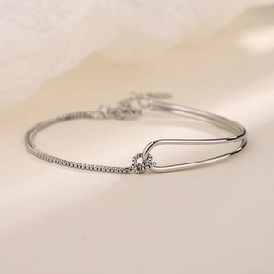 Minimalist silver chain bracelet with geometric U-bar and knotted central connector design