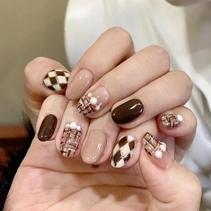 Faux Ongles À Presser Maillard Marron À Carreaux Style Français Ongles Carrés Avec Décoration De Künstliche Perles Manucure Mode Femme
