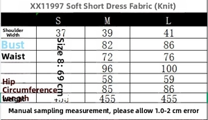 Detaillierte Größentabelle für dieses weiche Strick-Minikleid mit Maßen für S, M, L