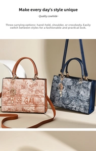 Dettaglio ravvicinato della borsa in pelle goffrata con motivi floreali e fibbie metalliche