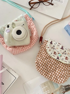 Cute quilted checkered shoulder bag for Instax Mini 11 in pink and brown patterns