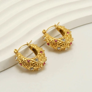 18k gold plated hoop earrings with red and white crystal weave texture detail