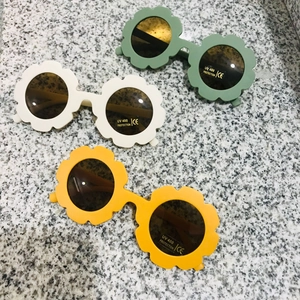 Matte flower-shaped kids sunglasses with UV400 protection in macaron colors