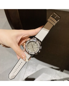 Élégante montre à quartz Dimini pour femme avec lunette strass et bracelet silicone
