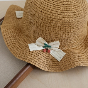 Chapeau de soleil en paille pour filles avec nœud à carreaux et broderie cerise pour l'été