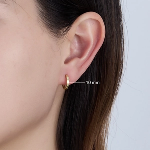 Close-up of 10mm gold hoop earring in polished 925 sterling silver on a model ear