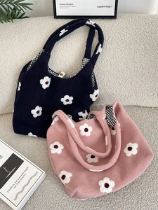Plush floral tote bag with daisy embroidery in navy blue and pink colors