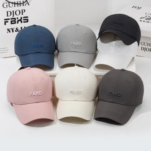 Atmungsaktive Outdoor-Basecaps mit FARD-Stickerei in verschiedenen Farben und weichem Top