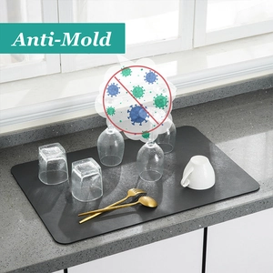 Absorbent black kitchen drying mat with glassware and cutlery, anti-mold feature