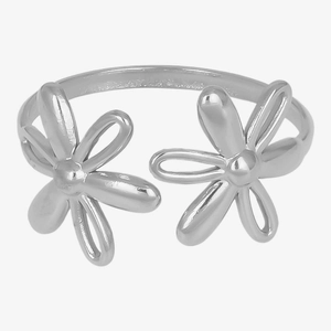Close-up of a dual-layer hollow daisy flower ring with an adjustable opening