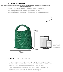 Detailed size comparison of green woven bucket bag with dimensions 32x14x30cm