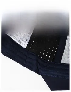Détail de la bande anti-transpiration et de la doublure en maille de la casquette