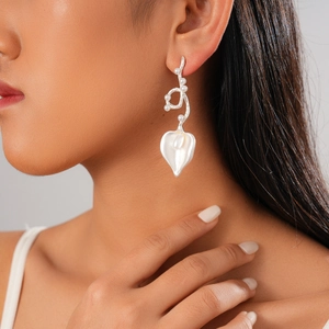 Elegant silver calla lily dangle earrings with pearls for women in creative style