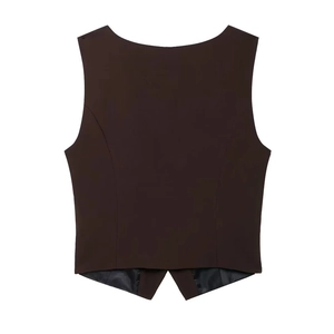 Vue arrière du gilet sans manches marron foncé minimaliste avec coupe ajustée