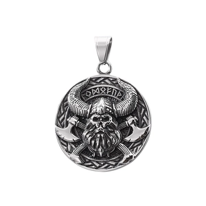 Pendente vichingo vintage teschio e doppie asce con incisioni runiche in argento antico