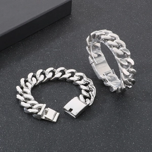 Bracelet gourmette classique 20mm en acier inoxydable 316L argenté sur fond noir