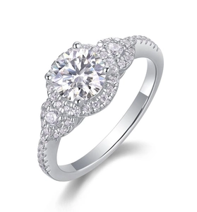 Macro shot of the 925 silver moissanite engagement ring showing the round cut center diamond