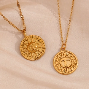 Collier Pendentif Vintage en Acier Inoxydable Visage de Soleil Signes du Zodiaque Gravés Or Strass Bijoux de Mode pour Femme