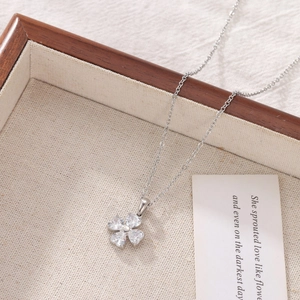 Elegant silver four-leaf clover necklace with clear heart-shaped zircon pendants