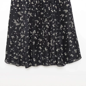 Floral print skirt in black with daisy pattern and airy chiffon fabric detail