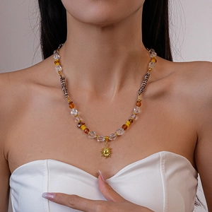 Collier Pendentif Soleil Bohème Alliage Perles Verre Corde Tissée Colorée Bijoux Mode Ethnique Vintage Femme
