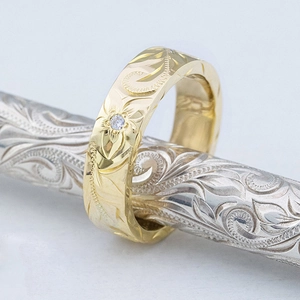Golden Hawaiian flower relief ring with central sparkling zircon and vintage textures