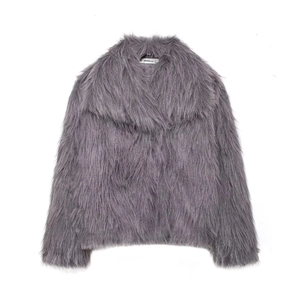 Veste en fausse fourrure gris foncé à texture moelleuse et grands revers