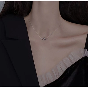 Collana con ciondolo a forma di colomba in argento S925 e diamante per donna