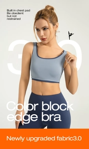 Détail du soutien-gorge de sport bicolore avec coussinets et tissu technique 3.0 amélioré