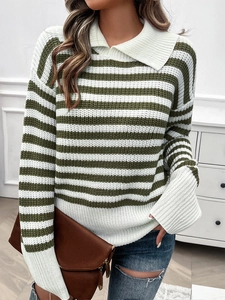 Minimalistischer grün-weiß gestreifter Strickpullover mit Reverskragen für Damen