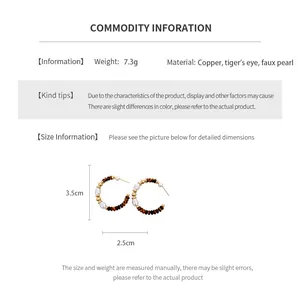 Dettagli dimensionali degli orecchini a C con perle sintetiche e occhio di tigre