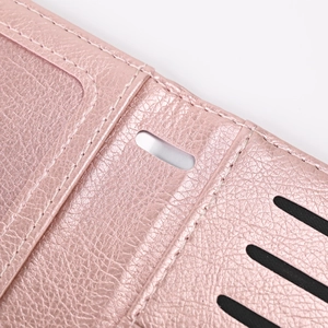 Porta pasaporte rosa con brillo metálico, ranuras para tarjetas y ventana ID