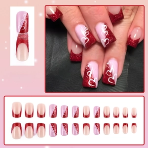 Kurze quadratische Valentinstag-Press-on-Nägel mit rotem Glitzer und Herz-Designs