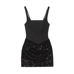 Robe mini moulante noire à paillettes avec col carré et patchwork unique à la taille en V