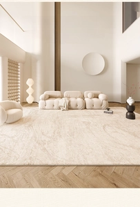 Primer plano de alfombra crema para salón con textura de mármol en espacio de lujo minimalista