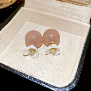 Vintage resin flower bead earrings with double-sided design in pink and white