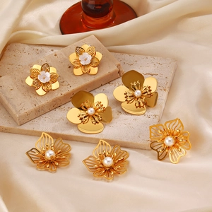 Large Flower Stud Earrings For Women Stainless Steel Gold Plated Retro Exaggerated Style With Artificial Pearl Center